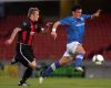 LINFIELD_VS_CRUSADERS_(10)~1.JPG
